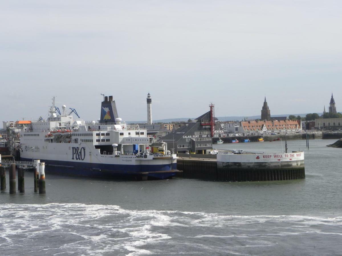 Отель Ibis Calais Car Ferry Экстерьер фото